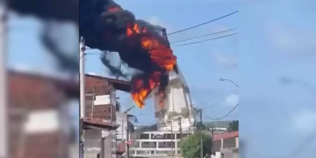VIDEO | Fire devours monumental statue of the Virgin of Fátima in Brazil: only the head remains
