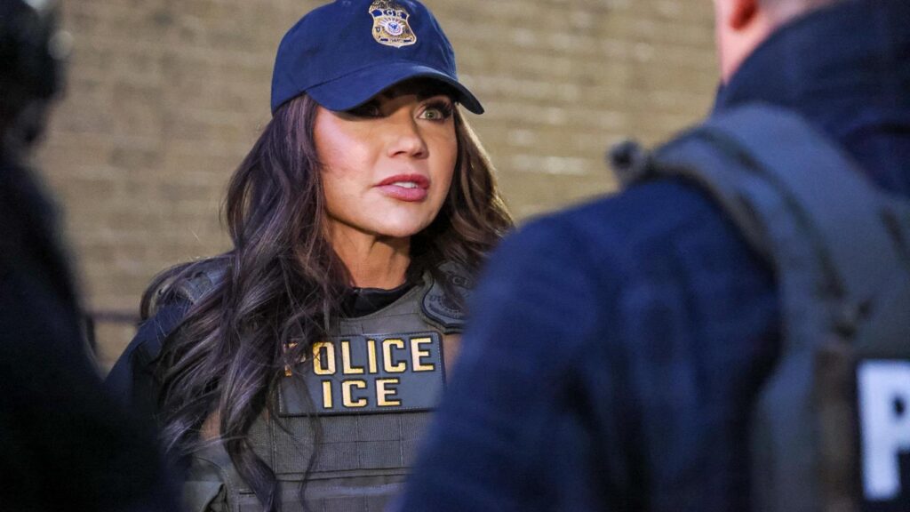 Trump dismisses Kristi Noem as Secretary of Homeland Security after the death of two citizens in Minneapolis