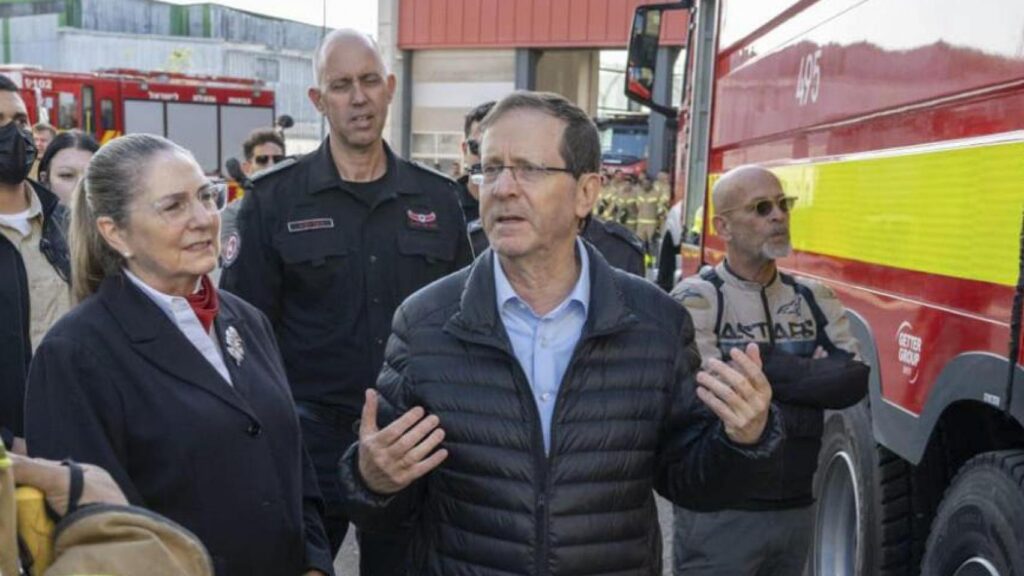 The president of Israel accuses Sánchez of “playing a strange and incomprehensible game” and of failing to comply with NATO