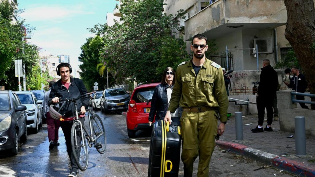 Israelis recognize the threat from Iran but accuse Netanyahu’s electoral calculation: “We are tired of wars”