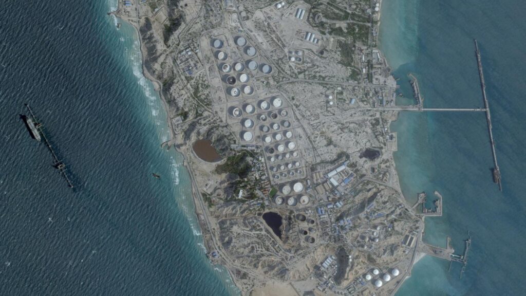 Trump bombs Jark Island, the heart of Iranian oil production, but without damaging its productive infrastructure