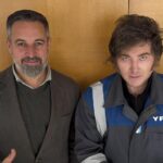 Milei meets with Abascal in Madrid dressed in a YPF jumpsuit, the company that the Kirchners expropriated from Repsol