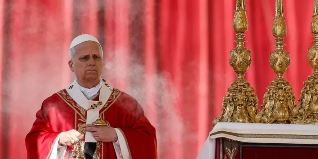 Leo XIV bursts into Holy Week with a global message: “God rejects war”